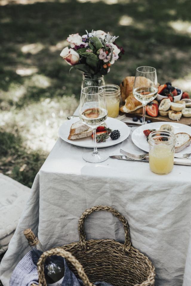 picnic bordeaux white wine