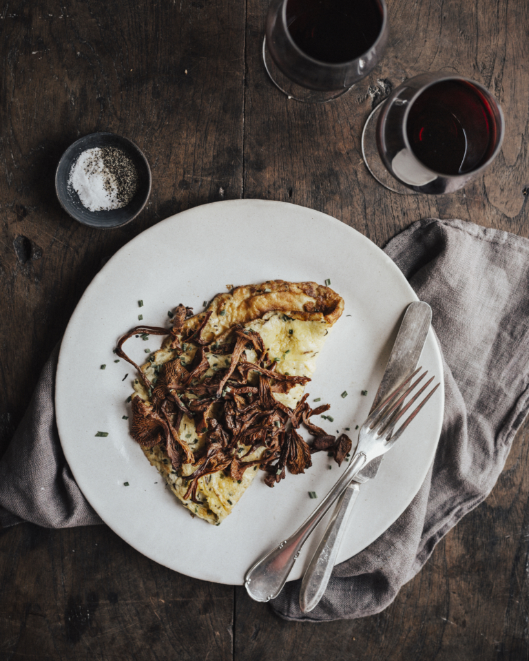 Eggs omelette chanterelle mushroom red wine bordeaux german